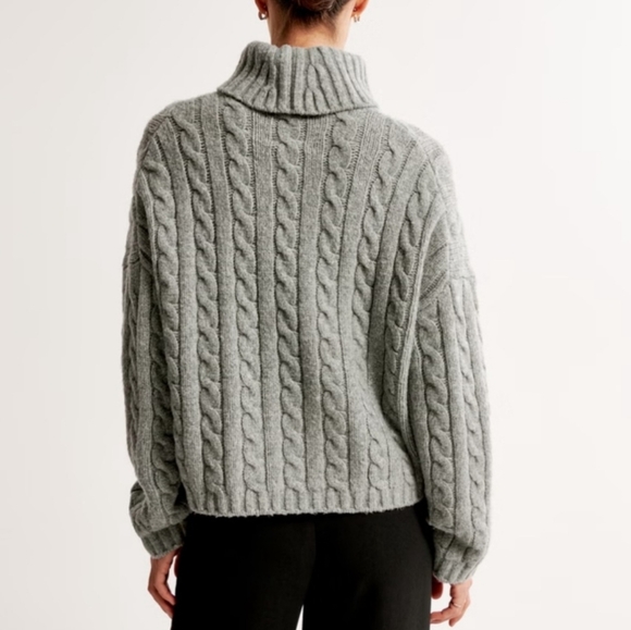 NWOT Women's Abercrombie & Fitch Soft Gray Turtleneck Sweater - Picture 7 of 9